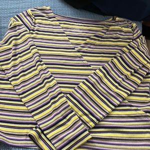 Long sleeve v-neck cropped shirt